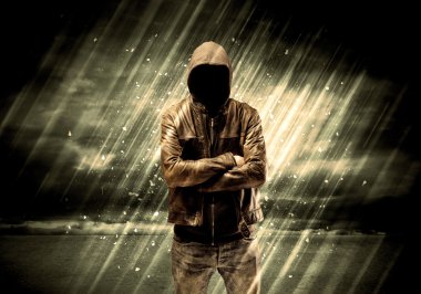 Sigara içen tehlikeli bir suçlu.