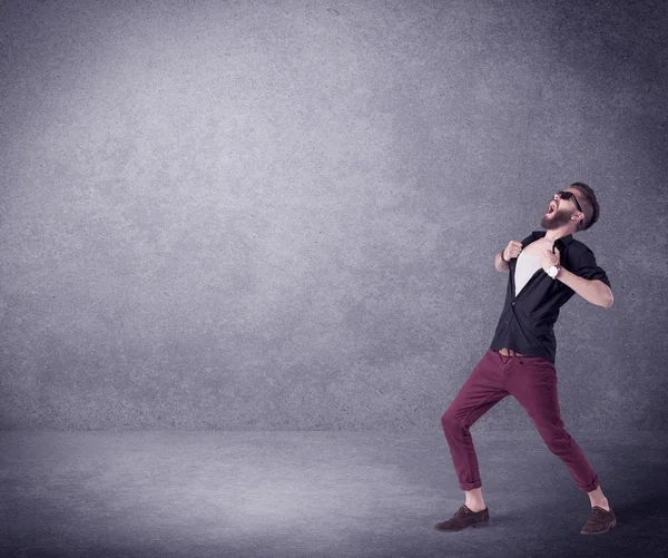 Fashion model shouting in empty space — Stock Photo, Image