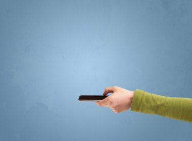 Telefon aygıtı profilden tutuluyor