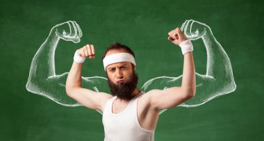 Sıska genç adam çalışıyor.