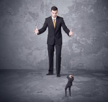 Büyük patron küçük iş arkadaşı arıyorum