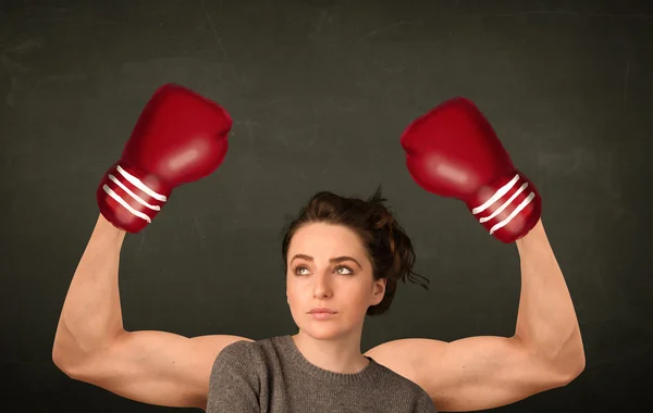 Stark och muskulös boxer vapen — Stockfoto