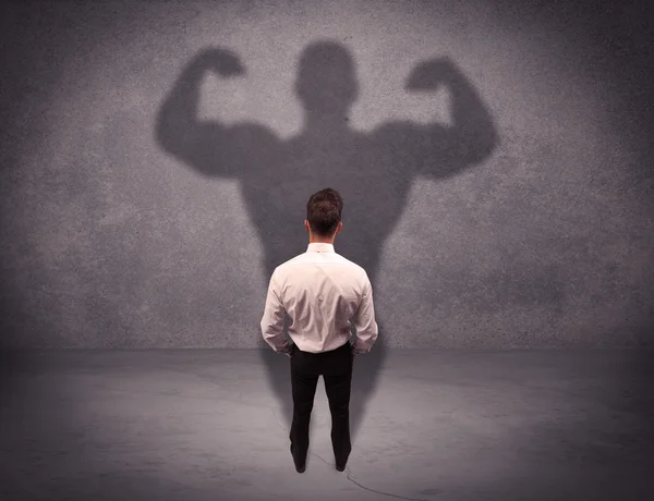 Hombre de negocios exitoso con sombra fuerte — Foto de Stock