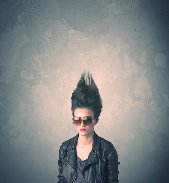 Ekstremalne fryzura młoda kobieta portret — Zdjęcie stockowe