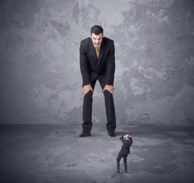 Büyük patron küçük iş arkadaşı arıyorum