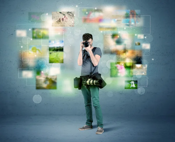 Photographer with pictures from the past — Stock Photo, Image