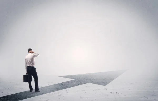 Standing salesman looking ahead with arrow — Stock Photo, Image