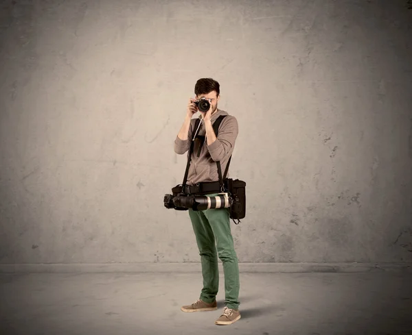 Hobby photographer holding camera — Stock Photo, Image