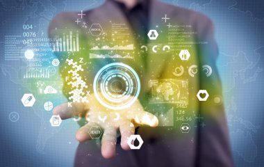 Tıbbi verileri analiz eden iş adamı