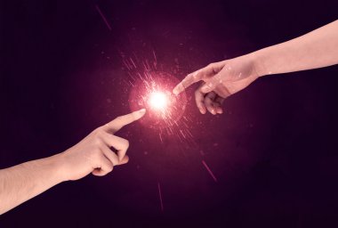 Dokunan eller uzayda ışıldar