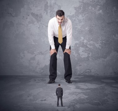 Büyük patron küçük iş arkadaşı arıyorum