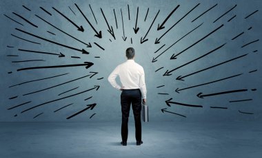 Ayakta duran erkek bir hata yaptı.