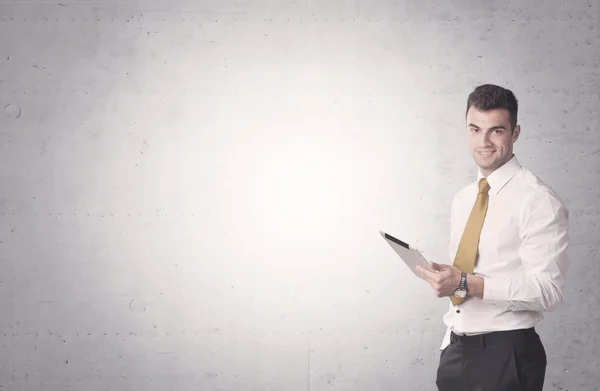 Elegante hombre de negocios con un fondo claro —  Fotos de Stock