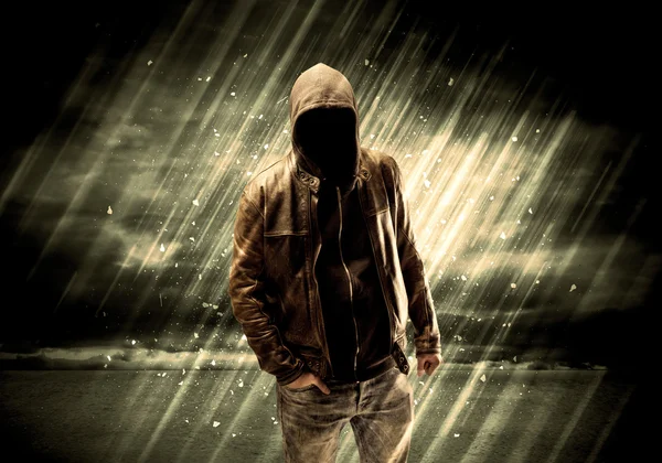 Sigara içen tehlikeli bir suçlu.