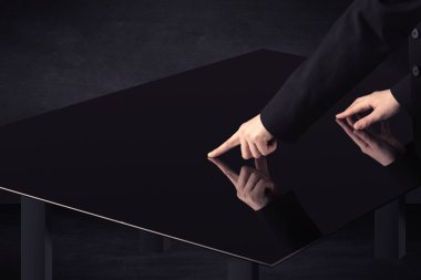 Akıllı tablo kopya alanı ile dokunmadan el yakın çekim