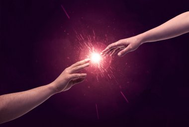 Dokunan eller uzayda ışıldar