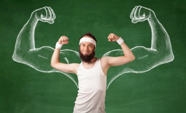 Sıska genç adam çalışıyor.