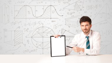 İş hesaplamaları geçmişi olan bir iş adamı