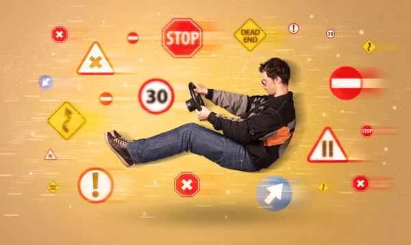 Jonge chauffeur met verkeerstekens om zich heen — Stockfoto