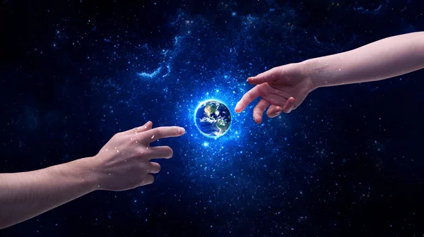 Mãos no espaço tocando planeta Terra — Fotografia de Stock