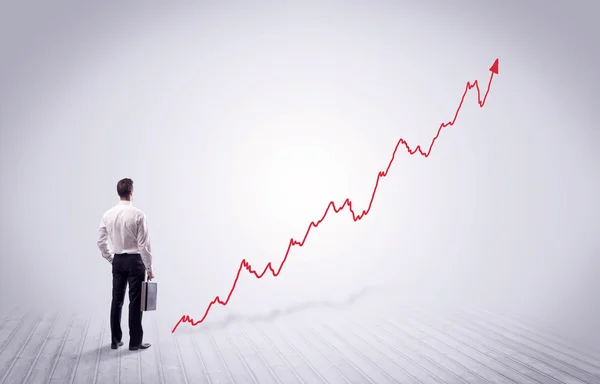 Staande zakenman met rode grafiek pijl — Stockfoto