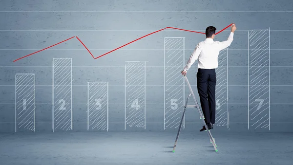 Mann zeichnet Diagramm von Leiter — Stockfoto