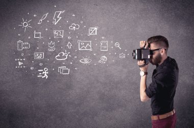 Sakallı, fotoğraf öğrenen zarif bir adam.