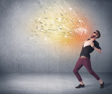 Moda mankeni renkli sıçrama diye bağırıyor.