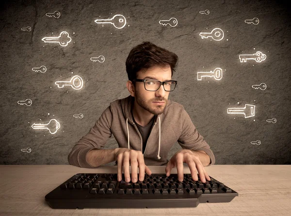 Hacker chico nerd con claves de contraseña dibujadas — Foto de Stock