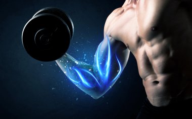 Formda sporcu mavi kas ışığı konseptiyle ağırlık kaldırıyor