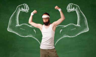 Sıska genç adam çalışıyor.