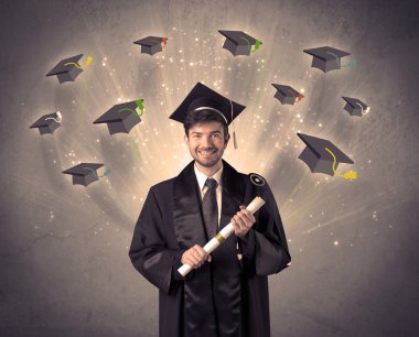 Birçok uçan şapkayla üniversite mezunu.