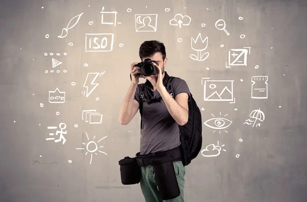 Photographer learning to use camera — Stock Photo, Image