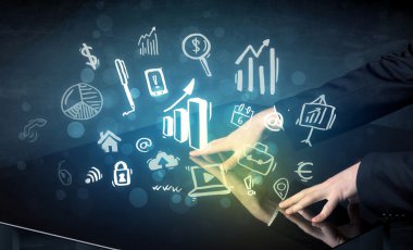 Teknoloji akıllı tablo iş ikonları/simgeleri ile dokunmadan adam 