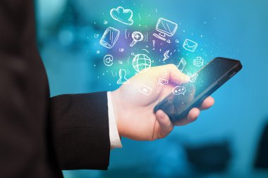 El smartphone Medya simgeler ile tutarak 