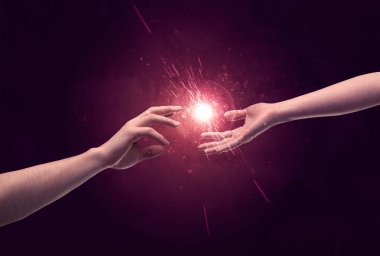 Dokunan eller uzayda ışıldar