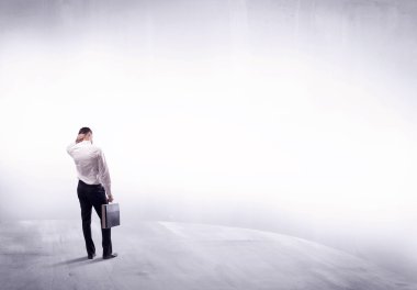 Dikiz duran iş kişi