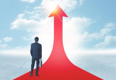 üzerinde kırmızı bir ok ayakta işadamı