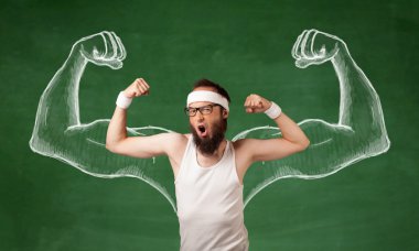 Sıska genç adam çalışıyor.