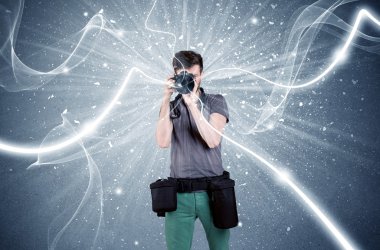 Dinamik çizgileri olan profesyonel fotoğrafçı.