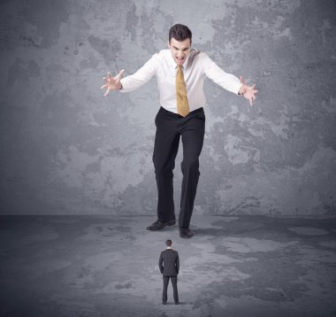 Büyük patron küçük iş arkadaşı arıyorum