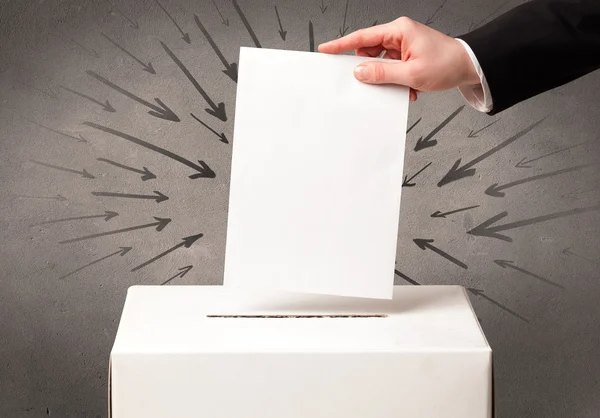 Cerrar una urna y emitir voto — Foto de Stock