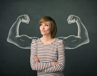 kabataslak güçlü ve kaslı kolları olan kadın