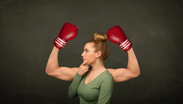 Stark och muskulös boxer vapen — Stockfoto