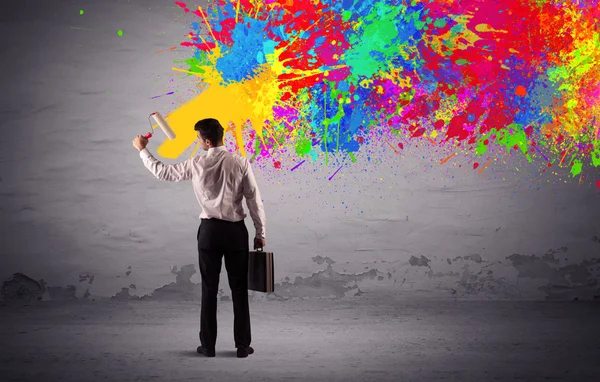 Sales person painting colorful splatter — Stock Photo, Image