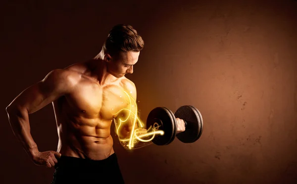Culturista muscolare sollevamento pesi con luci di energia su bicipite — Foto Stock