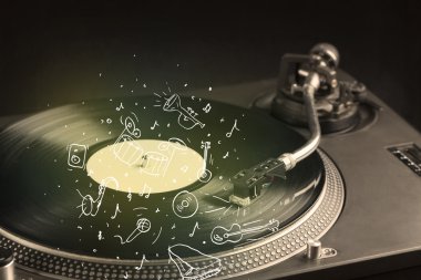 Turntable simge çizilmiş enstrümanlarla klasik müzik çalıyor 