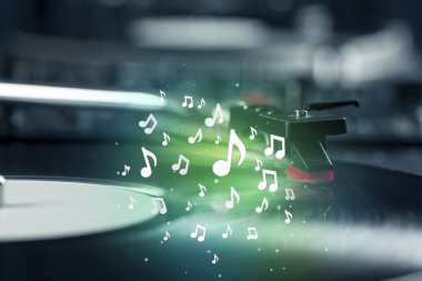 Parlayan ses notalarıyla müzik çalan turntable