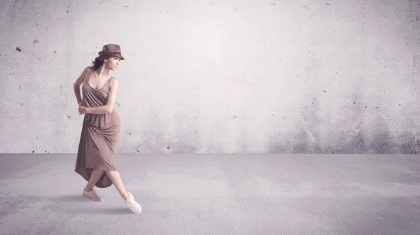 Pretty urban dancer with empty background — Stock Photo, Image