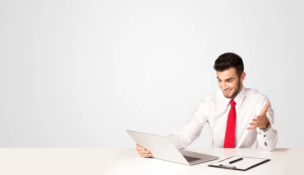 Homem de negócios com fundo branco — Fotografia de Stock